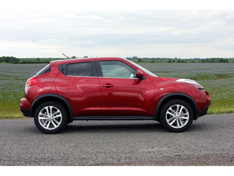 Moldura cromada de contorno inferior de los cristales laterales Nissan Juke