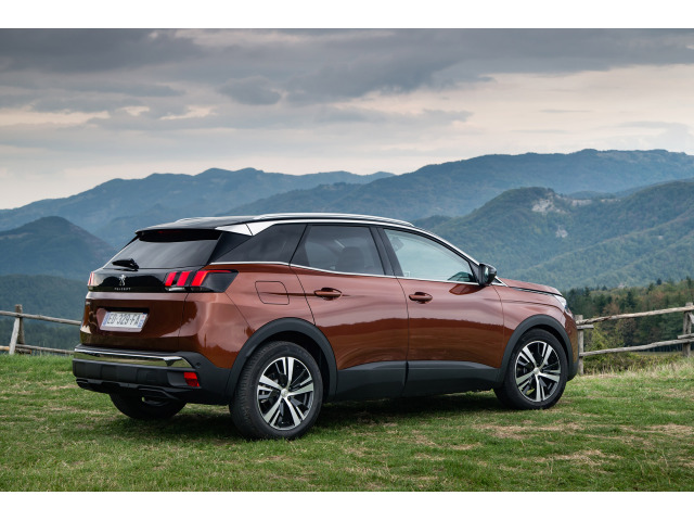 Moldura cromada de contorno inferior de los cristales laterales Peugeot 3008 II 1620