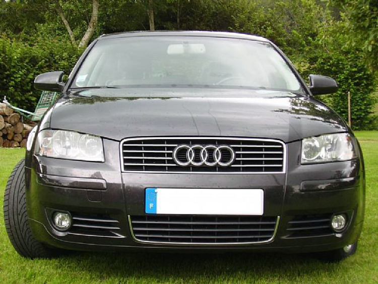Moldura de calandria superior cromada Audi A4 s&eacute;rie 1 94-98 Audi A4 s&eacute;rie 2 00-04 Audi RS4 00-01 Audi S4 03-08 s&eacute;rie 2 Audi S4 08-11 s&eacute;rie 3 Audi S4 11-16 s&eacute;rie 3 phase 2 Audi S4 16-26 s&eacute;rie 4 Audi S4 97-01 s&eacute;rie 1