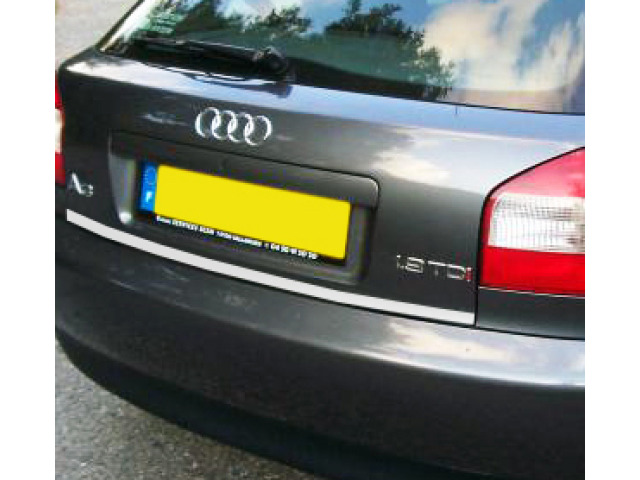 Moldura de maletero cromada Audi A3 série 1 9600