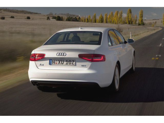 Moldura de maletero cromada Audi A4 série 3 phase 2 1115