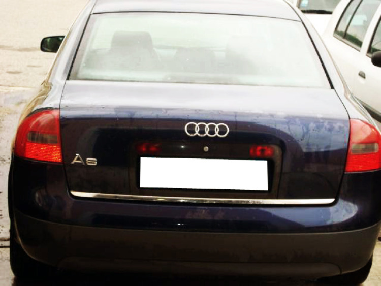 Moldura de maletero cromada Audi A6 S&eacute;rie 2 97-01 Audi A6 S&eacute;rie 2 Avant 97-05 Audi A6 S&eacute;rie 2 Phase 2 01-04 Audi A6 S&eacute;rie 2 Phase 2 Avant 01-05
