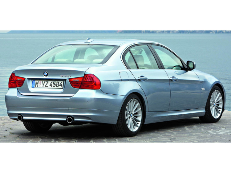 Moldura de maletero cromada BMW M3 E90 Berline 07-08 BMW M3 E90 Berline LCI 08-11 BMW M3 E92 Coup&eacute; 07-10 BMW M3 E92 Coup&eacute; LCI 09-13 BMW M3 E93 Cabriolet 08-10 BMW M3 E93 Cabriolet LCI 09-13
