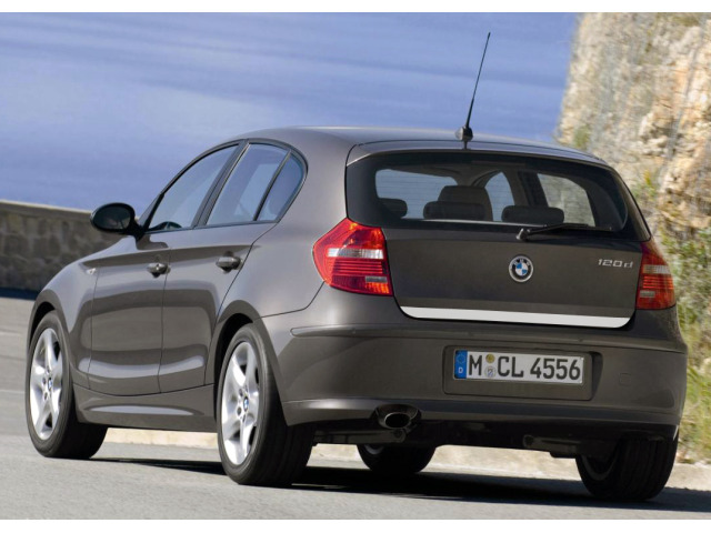 Moldura de maletero cromada BMW Série 1 E87 LCI 0711