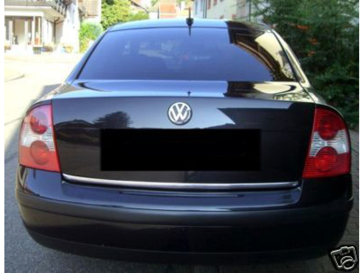 Moldura de maletero cromada VW Fox VW Golf 1 VW Golf 2 VW Golf 3 VW Golf 5 SW VW Golf 6 Plus VW Golf 6 SW VW Golf 7 VW Golf 7 SW VW Golf Sportsvan VW Jetta VW Phaeton VW Sharan VW Touareg